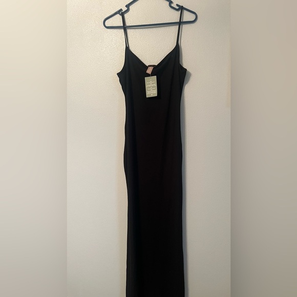 H&M Women’s Spaghetti Strap Tank Dress Black Long Size Medium NWT - Picture 1 of 2